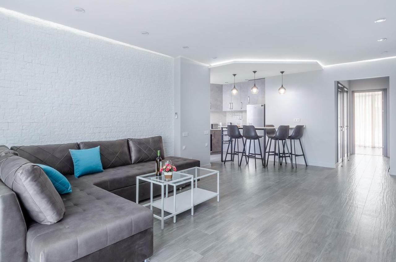 Green Line Apartment Mtsvane Kontskhi Exterior photo